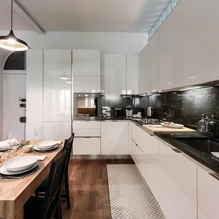Apartment Midnight Borgo - By Myhomeincomo